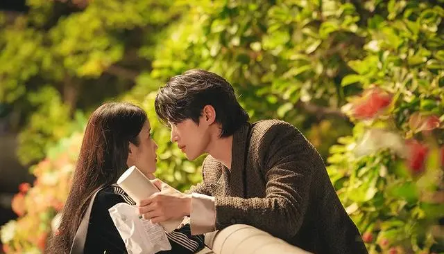 IU主演《21世纪大君夫人》收视破14.3%但叙事引发代际观剧分歧 | 现场图 IU主演《21世纪大君夫人》收视破14.3%但叙事引发代际观剧分歧 | 现场图
