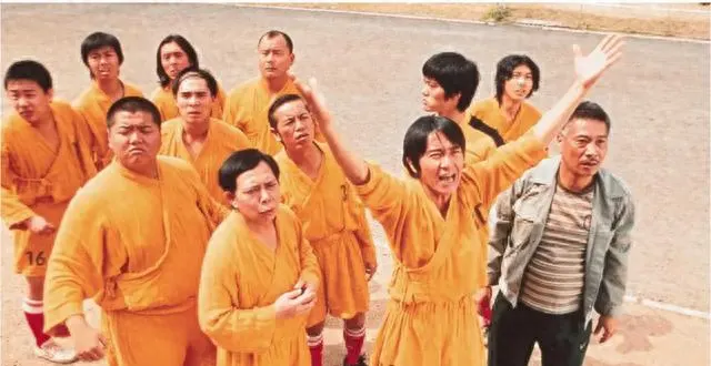 周星驰新片《女足》官宣主演阵容，张小斐张艺兴迪丽热巴联合出演 | 资讯配图