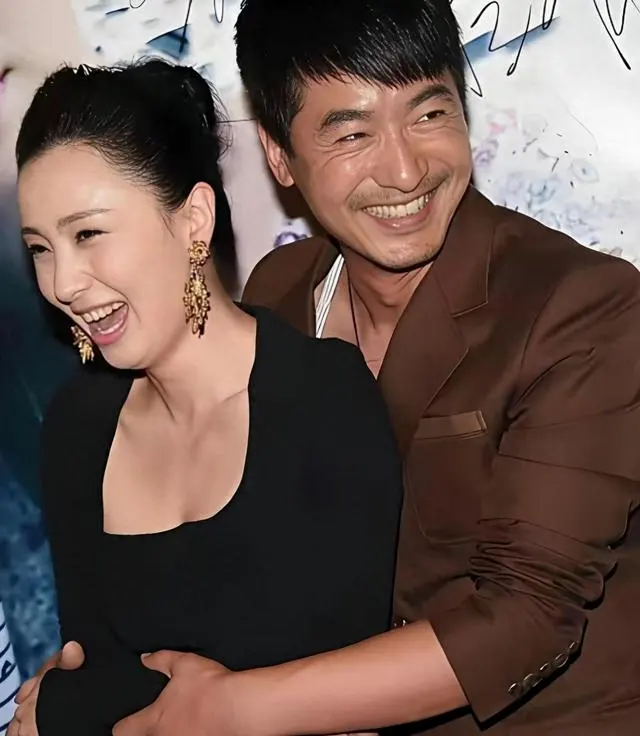 郭晓东陶虹新片首映同台互动自然默契 | 资讯配图