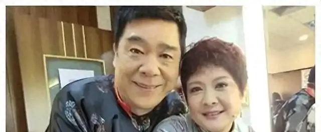 苏志丹虎艳芬结婚三十余年，戏外无绯闻零炒作 | 资讯配图