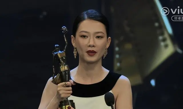 廖子妤凭《阿妹》获金像奖最佳女主角，十四年配角生涯终成主角 | 现场图